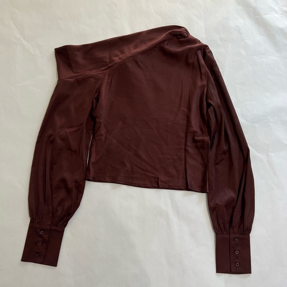 NWT LIONESS DAYDREAM OFF SHOULDER TOP IN GARNET - Picture 6 of 8